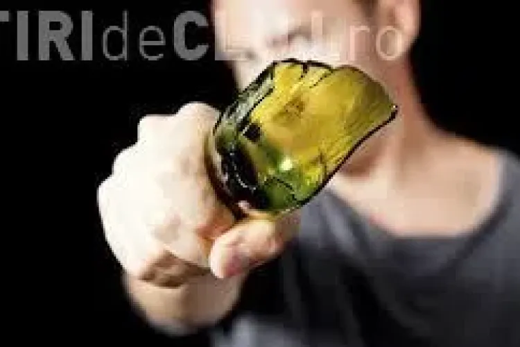 Beție lăsată cu scandal într-un bar de pe Republicii. Un clujean a primit o sticlă în cap