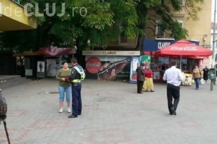Scandal în plină stradă la Dej. Doi bătrânei s-au luat la bătaie pe trecerea de pietoni