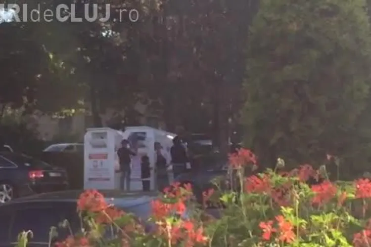 Cum fură ”cetățenii” Clujului hainele din containerele cu ajutoare - FOTO