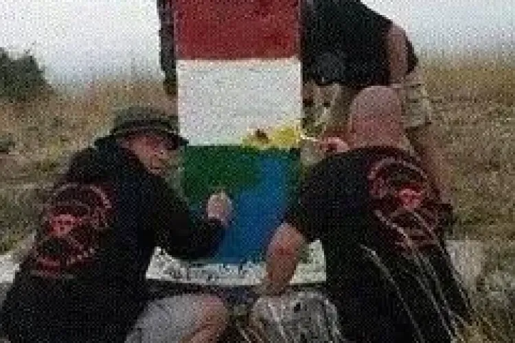 Extremiștii maghiari au vopsit iarăși bornele din Munții Trascău cu steagul Ungariei