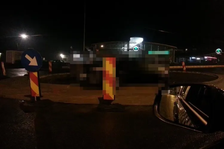 Un șofer a intrat în noul sens giratoriu de pe Calea Turzii - FOTO