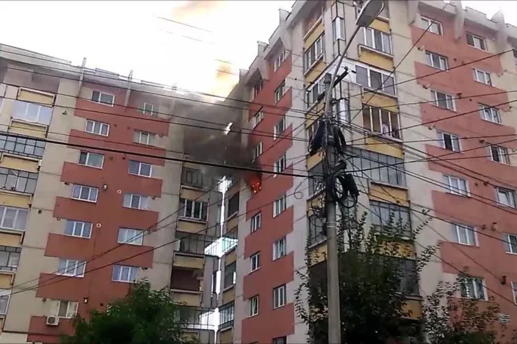 Incendiu cu VICTIME pe strada Tulcea, la un apartament / UPDATE: Un tânăr are arsuri foarte GRAVE - VIDEO