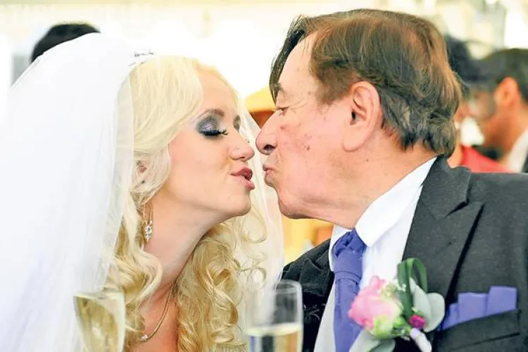 Are în cont 9 miliarde de euro și 81 de ani, dar s-a căsătorit cu o blondă de 24 de ani