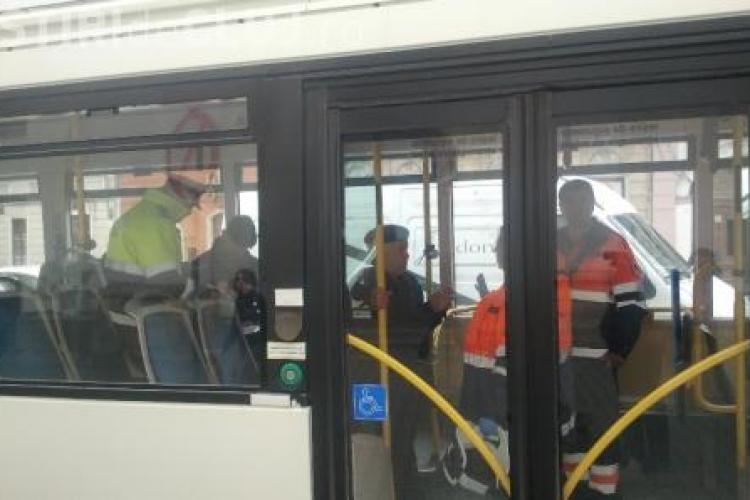 O bătrână de 70 de ani din Cluj a fost rănită în timp ce mergea cu autobuzul! Șoferul a încercat sa evite un accident
