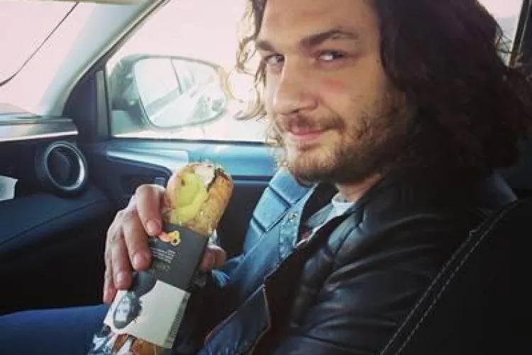 Chef Florin Dumitrescu își laudă sandvișurile