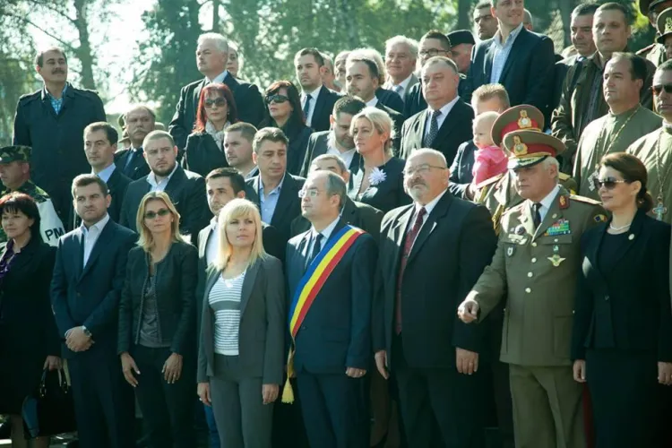 Elena Udrea a participat la ceremonia de comemorare a eliberării Clujului. Boc a depus coroana în numele PMP
