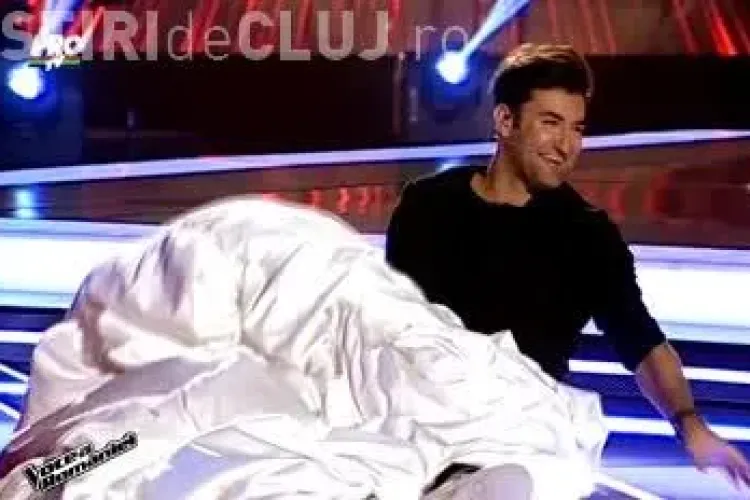 VOCEA ROMÂNIEI - Smiley a căzut pe scenă în timpul emisiei - VIDEO