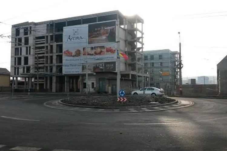 Sensul GIRATORIU de la Aeroportul Cluj este greșit. Trebuie DEMOLAT? - VIDEO