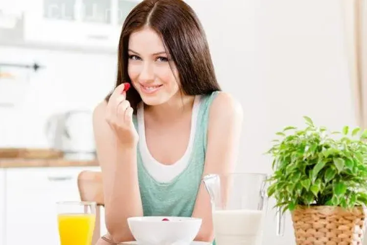 Ce mănâncă în fiecare zi OAMENII SLABI