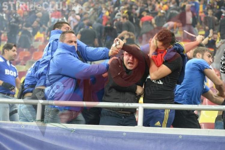 Suporterii lui ”U” Cluj au fost bătuți crunt la meciul România Ungaria. Un bărbat a fost bătut în fața fiicei sale FOTO