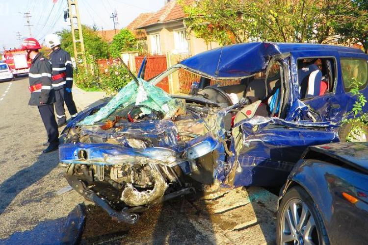 Accident TERIBIL la Iclod! Un mort și patru mașini implicate - VIDEO camere de supraveghere
