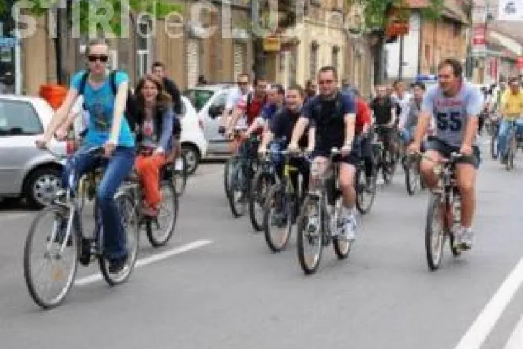 Bicicliștii ies în stradă la Cluj. Ei atrag atenția asupra pistelor din programul de bike-sharing