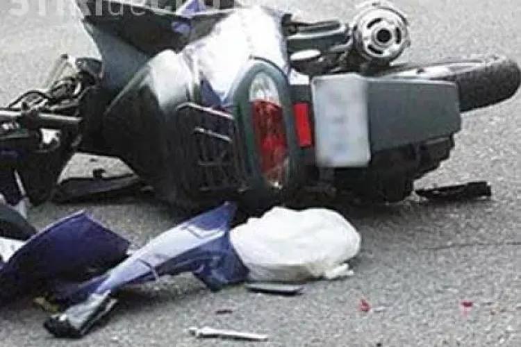 Accident cu o victimă în Florești. Un scuterist a lovit din plin o mașină