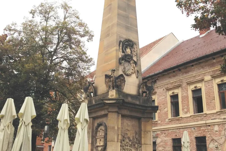 Două simboluri ale Clujului au nevoie de restaurare: Obeliscul Carolina și statuia Sf. Fecioare Maria - Protectoarea