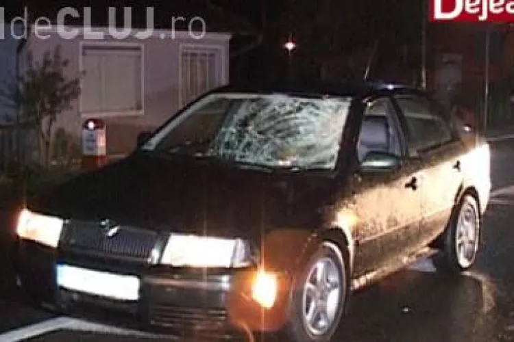 Un clujean a luat un pieton beat pe capotă la Bata. Traversa neregulamentar, dar ”zebra” era lângă el VIDEO