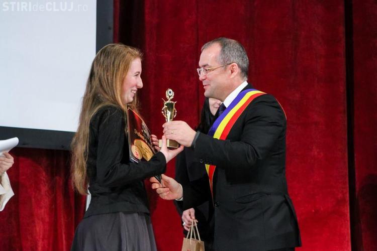 Elevii cu cele mai bune rezultate vor fi premiați la Gala de Excelență ”10 pentru Cluj”. Cum pot fi înscriși copiii talentați