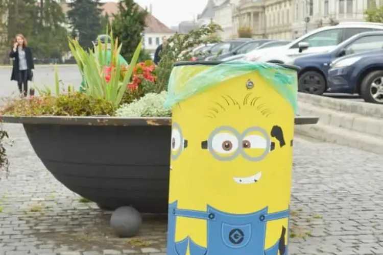 Au colorat Clujul cu o idee simplă, dar de EFECT! Pubele stradale par dintr-o poveste - FOTO