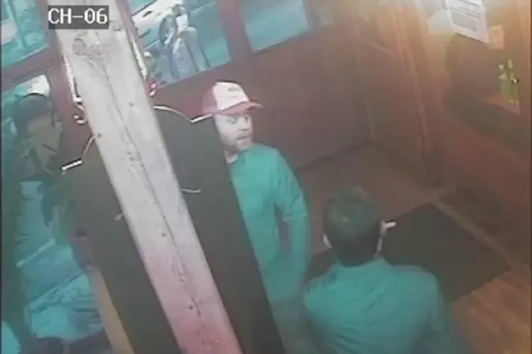 Cum se fură din portmoneu la Casa Piraților Cluj! Hoții se văd PERFECT pe camerele de supraveghere - VIDEO EXCLUSIV