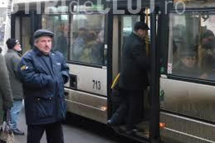 Controlorii și șoferii de autobuz ar putea avea uniforme la Cluj. S-au scos pentru că îi înjura lumea