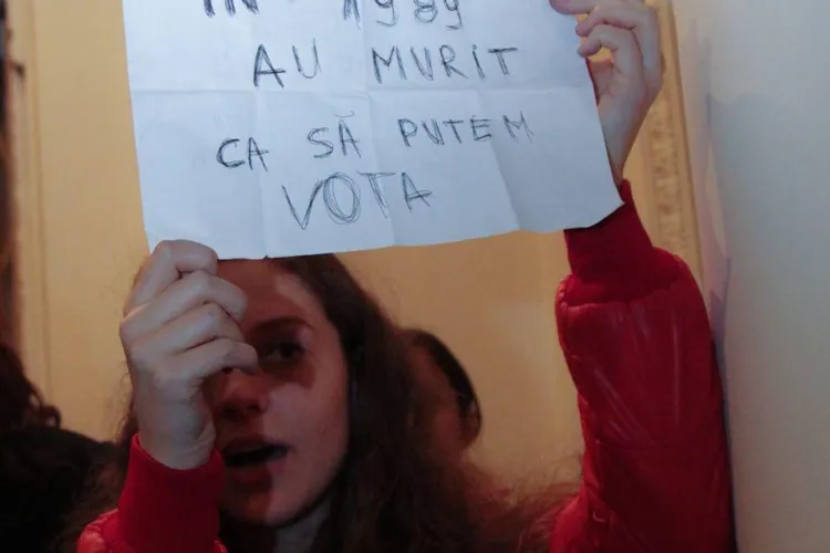 Scrisoarea studenților din Londra: Am stat 7 ore să votăm. Vrem să revenim acasă