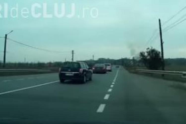 Ce se întâmplă când circuli regulamentar la Cluj. Un străin le-a dat de furcă șoferilor VIDEO