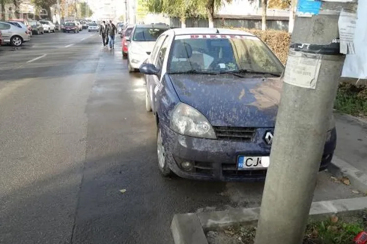 Cum sunt spălate străzile la Cluj-Napoca. Un clujean s-a trezit cu mașina plină de noroi FOTO UPDATE