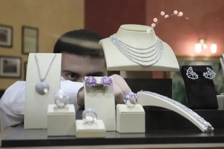 Furt din Iulius Mall Cluj, de la un magazin de bijuterii