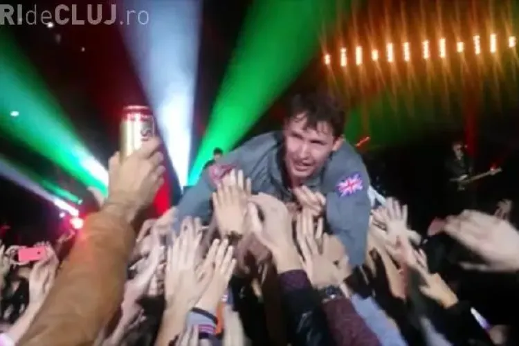 James Blunt a ZBURAT la Cluj, purtat pe BRAȚE în Sala Polivalentă - VIDEO