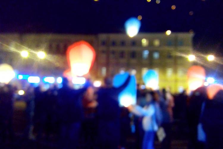 Centrul Clujului a fost luminat de lampioane pentru a-l sărbători pe Regele Mihai FOTO VIDEO