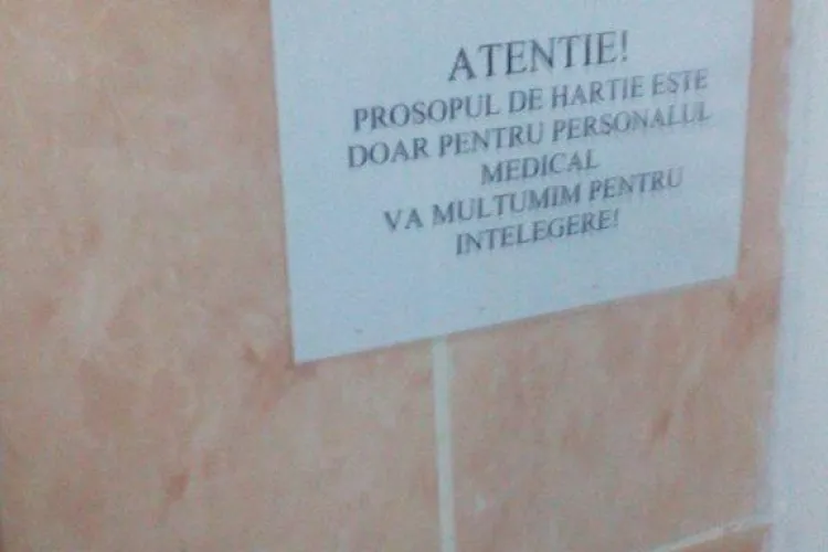 La spitalul de copii din Cluj, pacienții sunt inferiori personalului medical. AFIȘUL RUȘINII - FOTO