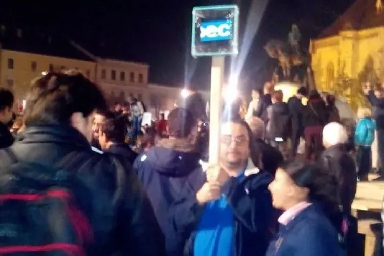 Cel mai tare protestatar Anti - Ponta din România. Ce și-a legat pe o BÂTĂ - FOTO