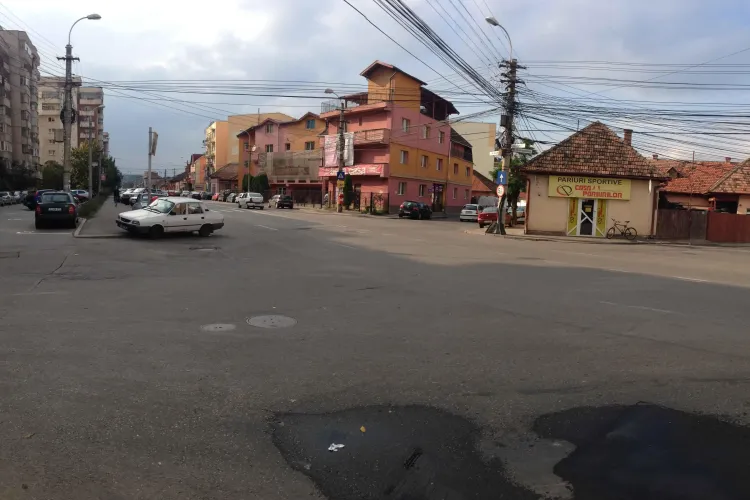 Primăria va construi un sens giratoriu pe strada București