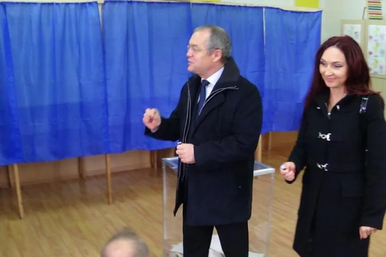 Emil Boc a votat, dar a fost surprins de votul ”substanțial” de pe listele suplimentare: Sper să nu fie o problemă - VIDEO