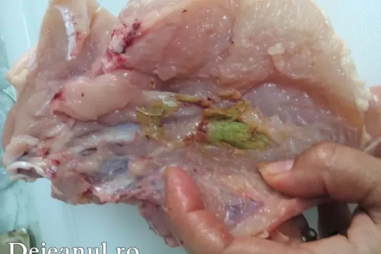 Un clujean a cumpărat un pui stricat! Vânzătoarele l-au trimis la plimbare - FOTO