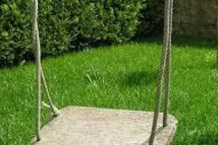 Tragedie la Cluj! O fată a murit ștrangulată în timp ce se dădea în leagăn