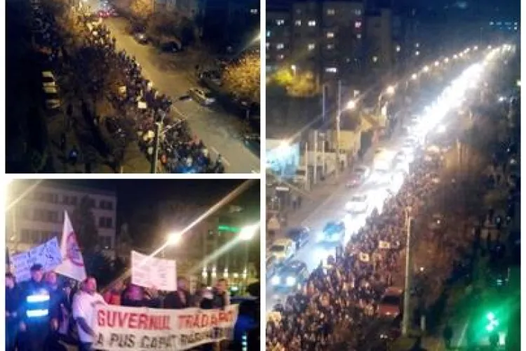 Protest Anti - Ponta la Cluj! / UPDATE - Au fost 12.000 de oameni în stradă - VIDEO și FOTO