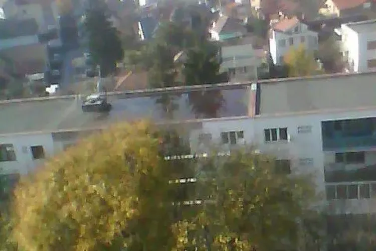 Pe un bloc din Cluj s-a format un lac și nimeni nu ia măsuri -  FOTO