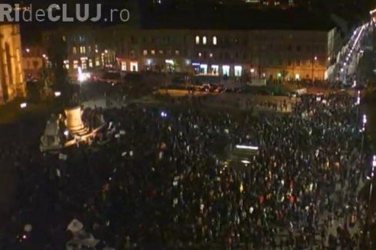 Protestul ”DEMISIA PONTA” de la Cluj a fost un semi-eșec! Ploaia i-a ținut departe pe oameni - FOTO