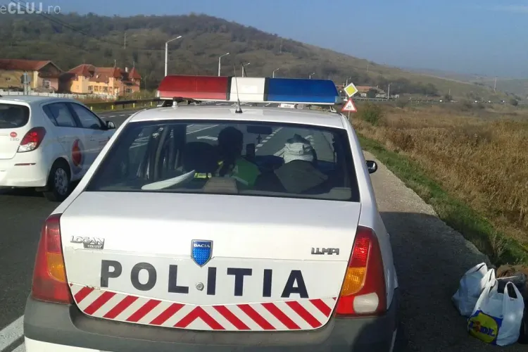 O mașină a căzut în lac la Mărtinești în urma unui accident - FOTO