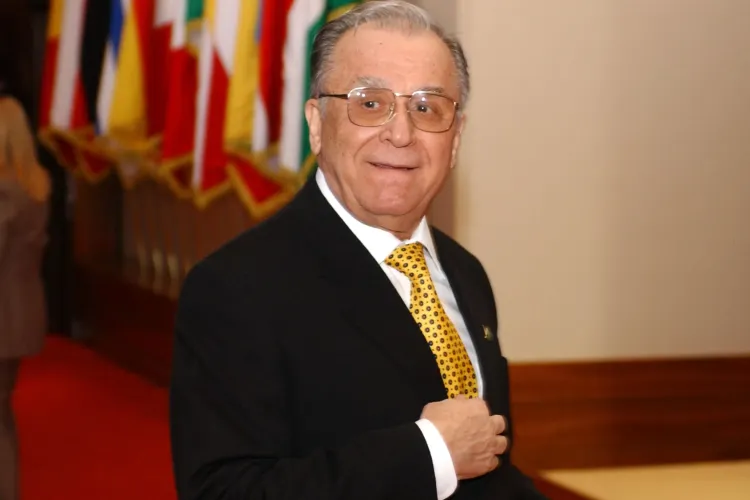 Ce spune Iliescu despre alegerea lui Klaus Iohannis: ”A venit cu un mesaj nou care a avut priză la public”