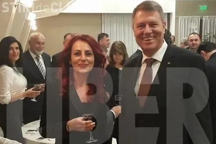 FOTO - Iohannis sărbătoreşte victoria la alegeri la restaurant alături de 400 de liberali