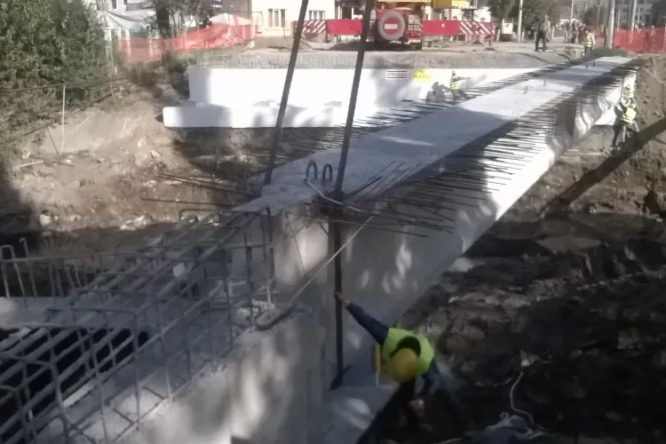 Se reia circulația peste pârâul Nadăș. CTP Cluj anunță finalizarea podului