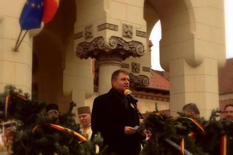 Klaus Iohannis a fost primit cu ropote de aplauze la Alba Iulia. Ce mesaj le-a transmis românilor