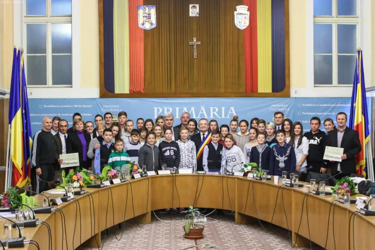 Handbalista Cristina Laslo și gimnasta Andrea Bogati, premiate la Cluj cu câte 2.000 de lei