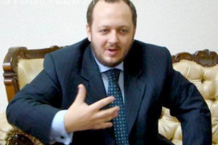 Domnule Kelemen Hunor, în numele celor care au protestat la Cluj vă cer public să demisionați