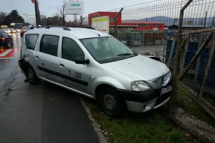 Accident la Aeroport! Două mașini s-au ciocnit și au lovit și un pieton pe trecere - FOTO și VIDEO