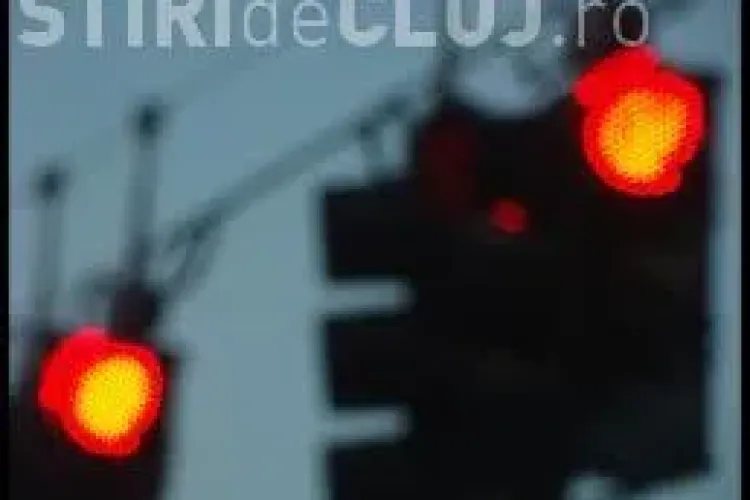  Pieton lovit la semafor în Cluj. A ignorat culoarea semaforului