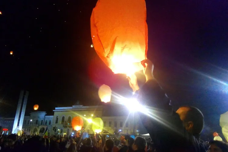 Lampioanele vor lumina cerul în Cluj de ziua Națională. Vezi la ce oră va avea loc evenimentul