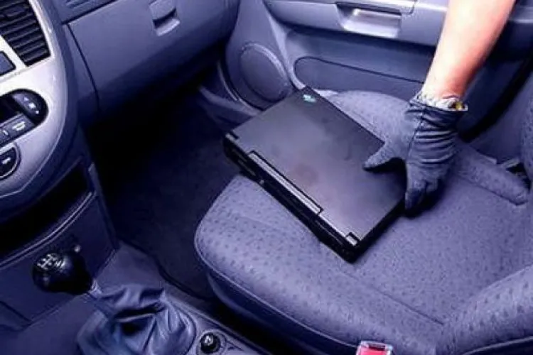 Hoț de mic, un puști de 16 ani din Turda a fost prins la furat din mașini