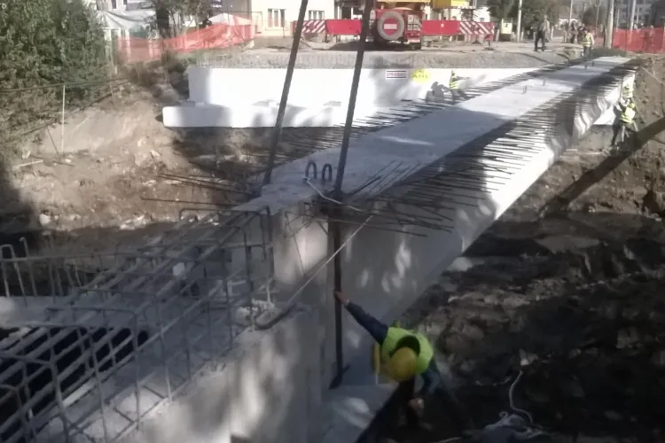 Se redeschide circulaţia auto pe podul Nadăş